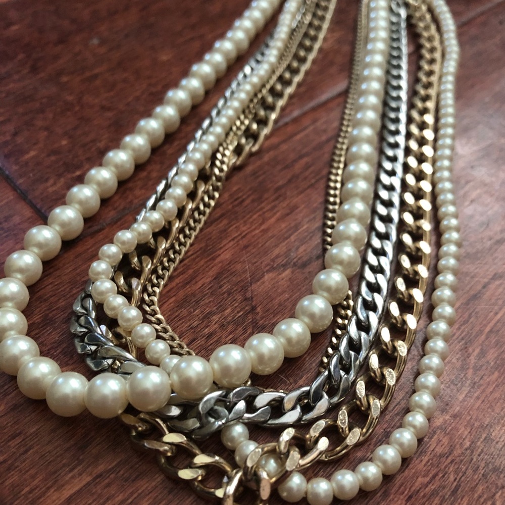 Ann Taylor pearl necklace